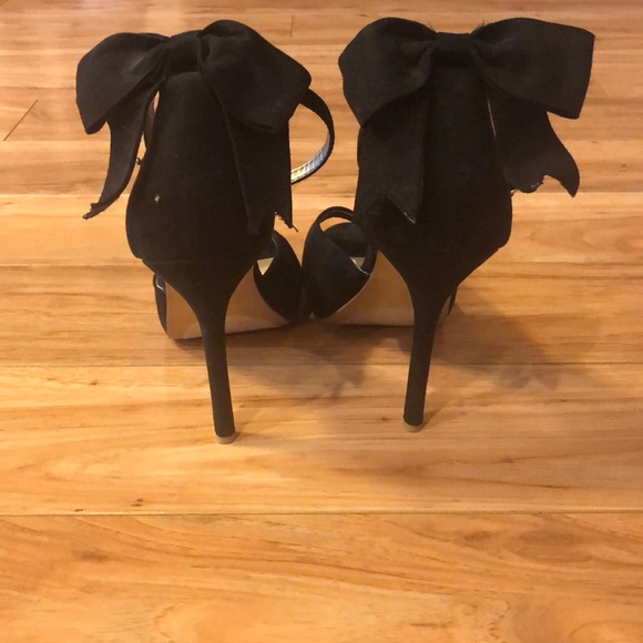 Festive Heels - Picture 3 of 4